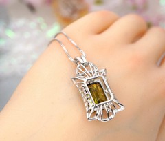 9 CT Large Peridot Necklace – Gemstone Royal Flower Pendant – 18kgp @ Sterling