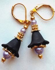 BLACK acrylic FLOWER LAVENDER glass pearl earring GP handcrafted XX