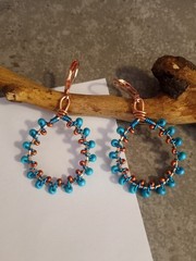 UNIQUE S/M BRIGHT COPPER WIRE LOOP/TURQUOISE/SIENNA SEED BEAD/WIRE WRAP EARRINGS