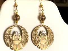 HANDCRAFTED VTG.EGYPTIAN REVIVAL GOLDEN-WINGED SCARAB EARRINGS w/CRYSTAL-NEW