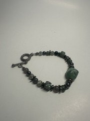 Beaded Green Stone Bracelet Adjustable Toggle Closure Gray Silver Unisex