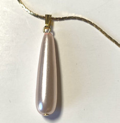 2.38g 18k GT Chain 17″ Necklace w/ Pearl Pink Design Teardrop pendant 8.5″ drop