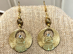 HANDCRAFTED VTG.EGYPTIAN REVIVAL GOLDEN-WINGED SCARAB EARRINGS w/CRYSTAL-NEW