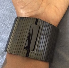 Appartement a Louer Designer Black Glossy Flexible Metal Statement Bracelet 195g