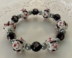 Ladies Beautiful Pink, White & Black LampWork Glass Beaded Stretch Bracelet 7.5”
