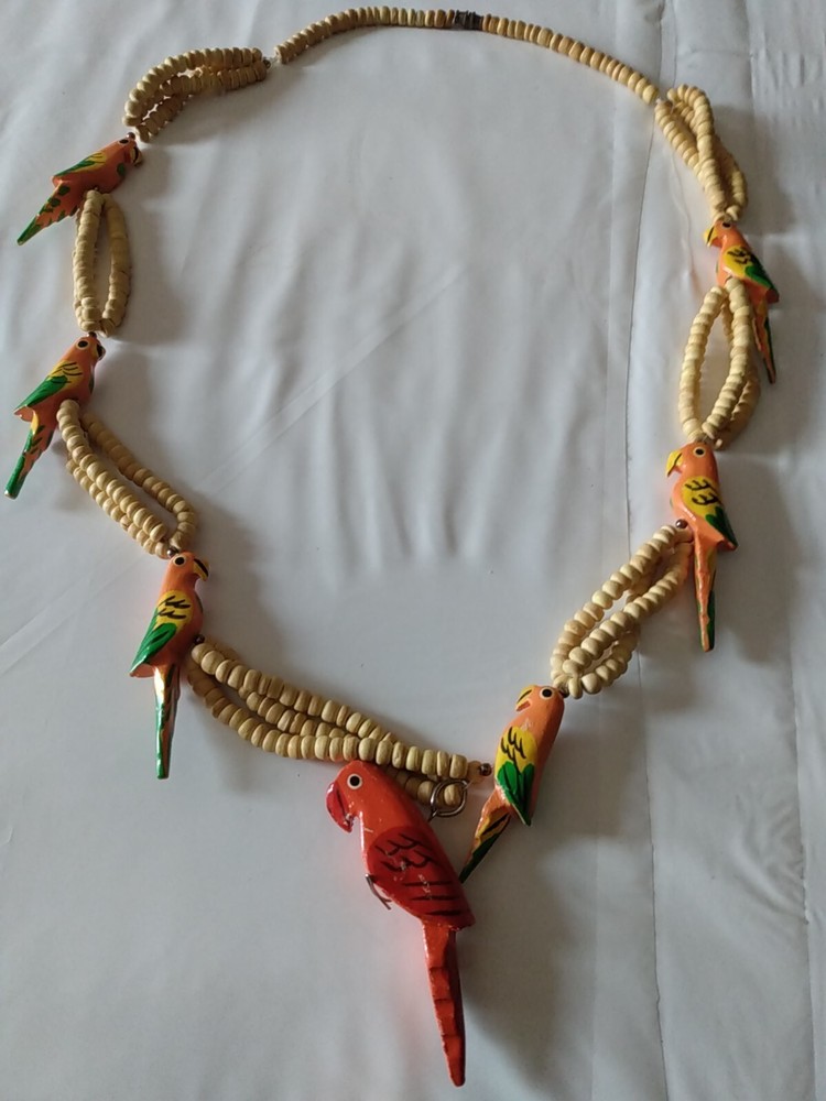 Vtg Hand Painted Wooden Parrot Necklace 7 Parrots, 28 in. Long.