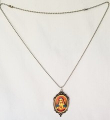 BEAUTIFUL Virgin Mary Pendant NECKLACE Lovely Silver Tone Frame