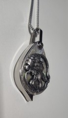 Magnifying Glass Victorian Art Nouveau Lady Face Mother of Pearl Loupe Pendant