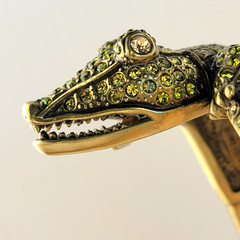 Heidi Daus Alligator Hinged Cuff Bangle Bracelet Olivine Peridot Crystal 7″
