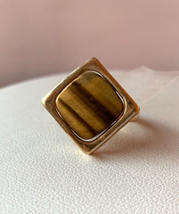 VINTAGE 14K YELLOW GOLD TIGER EYE RING UNUSUAL CUT /DESIGN STONE MODERN LOOK