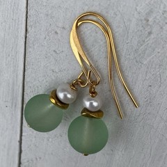 Min Favorit Sea Green Sea Glass, White Button Pearl & Gold Pl Drop Earrings
