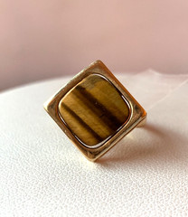 VINTAGE 14K YELLOW GOLD TIGER EYE RING UNUSUAL CUT /DESIGN STONE MODERN LOOK