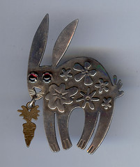 MIMI MUSGROVE VINTAGE STERLING «TURN OF THE SPRING» RABBIT DANGLE PIN BROOCH