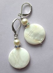 White MOTHER OF PEARL Glass Pearl AB CRYSTAL earring SP LEVERBACK artisan 618