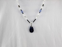 HANDMADE ARTISAN ACRYLIC & GLASS BEADED NECKLACE W/ SODALITE PENDANT 15-16″