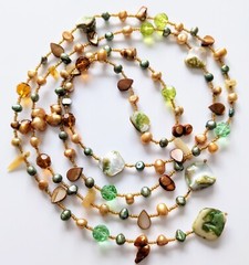 Beautiful 50 inches 127 cm Autumn Freshwater Pearls Seashells & Glass Lariat