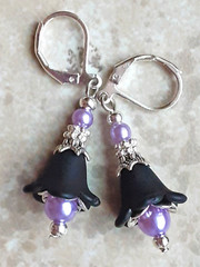BLACK acrylic FLOWER LAVENDER glass pearl earring SP handcrafted XX