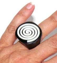 Sobral Atelie Black & White Retro Spiral Inclusion Artist Made Ring Size 8.5