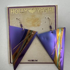 NOS Holly Yashi Triangle Shape Dangle Earrings 14k Gold filled earwire Niobium