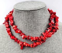 35″ Chunky Vibrant Red Coral Chip Necklace with Toggle Clasp