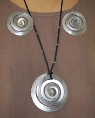 ANTIJOYAS Handmade ART-2-WEAR Hammered Aluminum TCHAI EARRINGS 3D Swirl CEP69