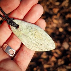 NZ Rare Mutton Fat Greenstone Pounamu Freeform Pendant Necklace (N1004)
