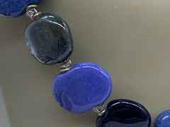 VINTAGE GLASS OR STONE BLUE GREEN FLAT STRING STRAND NECKLACE