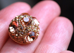 Vtg MCM Gold Tone FACETED PEACH RHINESTONE Domed Post Earrings PRONG SET 1950s