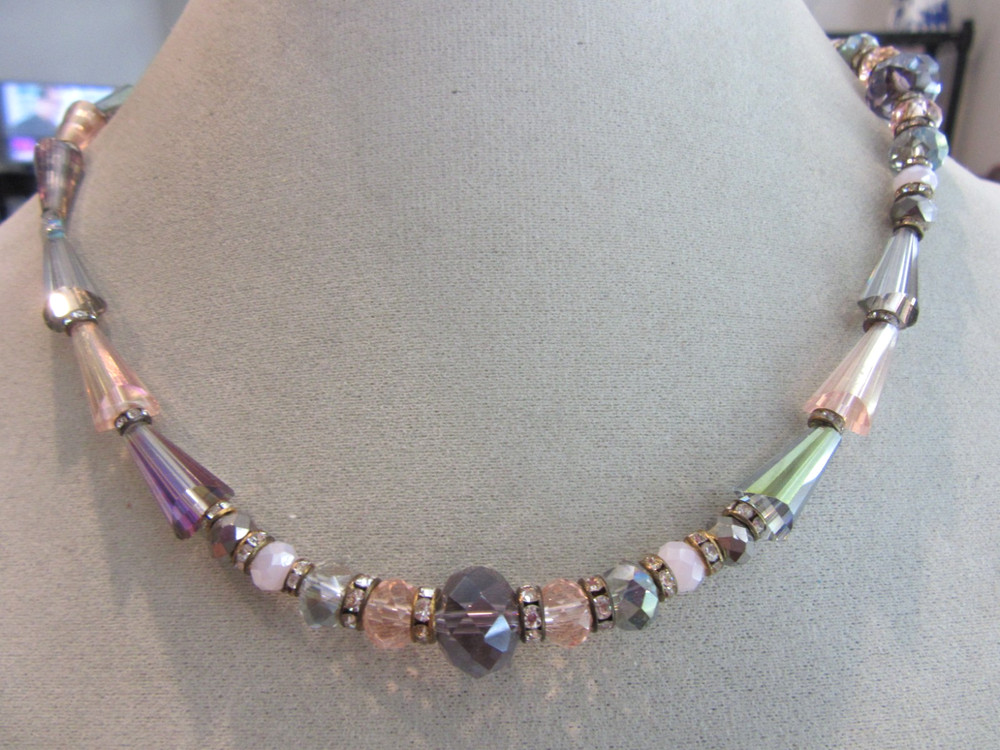 Vintage beaded purple/pink faceted crystal and rondelle beaded necklace