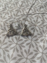 Solvar Ireland Celtic Triquetra Knot Dangle Earrings Silver Tone Non Magnetic