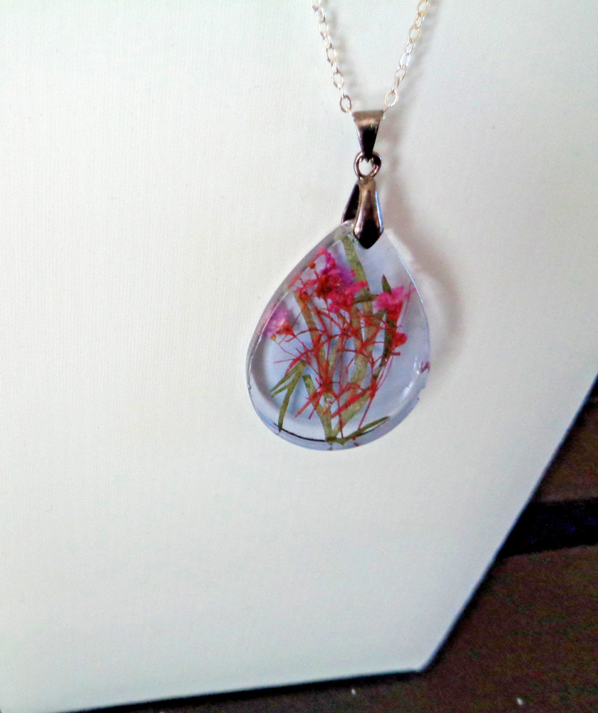 Artisan crafted, 2 ¼» resin teardrop with pressed flower bouquet on 20” delicate