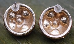 Vtg MCM Gold Tone FACETED PEACH RHINESTONE Domed Post Earrings PRONG SET 1950s