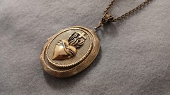 Antique Bronze Sacred Heart Locket Necklace Great Gift Family Mother Daughter