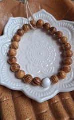 howlite + sandalwood bracelet