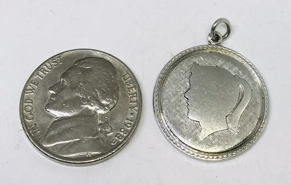 3.7g STERLING SILVER PROFILE WOMAN LISA 1960s CHARM PENDANT MARKED FINE ARTISAN