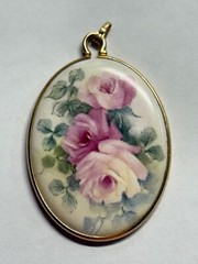 Woman’s Jewelry Hand Painted Signed Oval Stone Pendant 14KGF Setting No Chain
