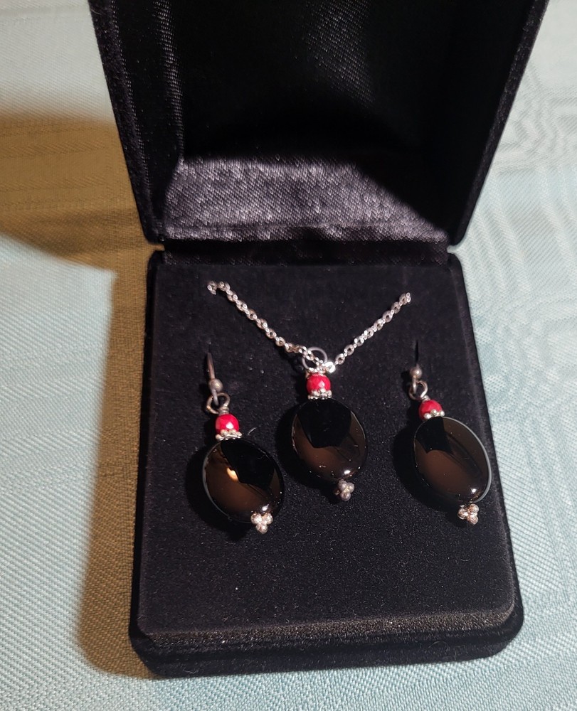 Black Onyx and Red Stone Bead Pendant Silver Tone Necklace & Pierced Earring Set