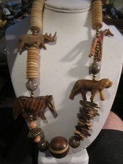 LARGE ARTISAN CRAFTED WOOD CARVED NECKLACE 30″ ANIMAL FIGURES CARVED – BBA-23E