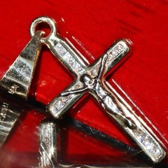 10k gold multi tone pendant 1.0″ crucifix cross 0.40ct natural white topaz 0.7gr