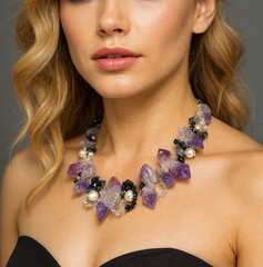 ROUGH AMETHYST CRYSTALS FRESHWATER PEARLS NECKLACE WITH MAGNET CLOSURE (19.5 in)