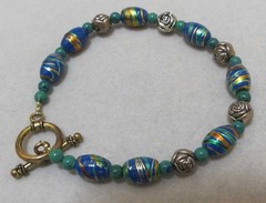 Handmade Blue Swirl Art Glass Rose Beads Gold Tone Toggle Clasp Bracelet 8-1/2”
