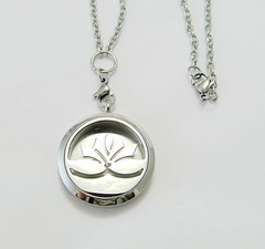 Stainless Steel Water Lily Flower Aromatherapy Diffuser Locket Pendant Necklace
