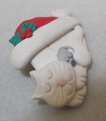 CHRISTMAS Sleeping CAT in SANTA HAT w Tiny Mouse Polymer Clay Brooch 2-1/4”