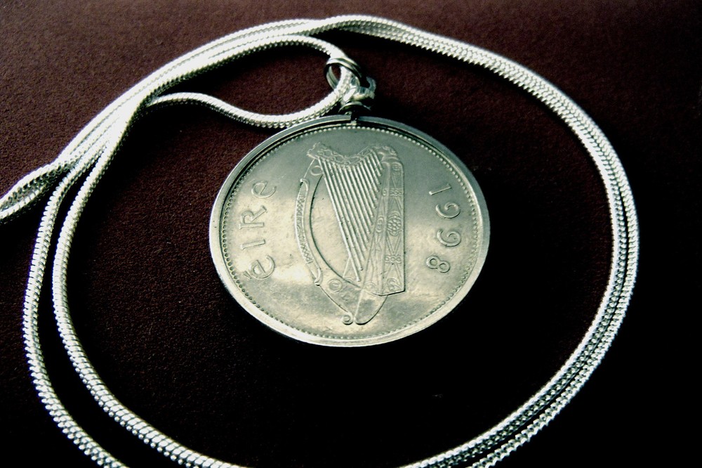 1998 Irish Reindeer Celtic Coin Pendant 24″ 18K White Gold Filled Round Chain