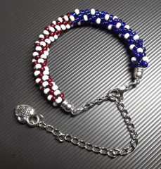 Bracelet in the colors of the US flag. 14,5 cm (5.5 «) + Extension chain 10.5cm