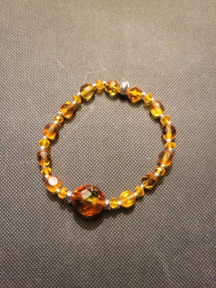 CADMIUM AND URANIUM GLASS BEAD 6″ STRETCH BRACELET WITH SILVERTONE SPACERS *SALE