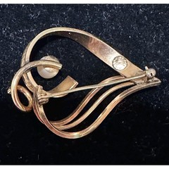 WINARD 12k GF & Cultured Pearl Stylized Heart Pin