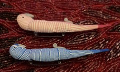 Set VTG Brooch/Pin Hand Painted Clay Parrots, Philippines, 3-1/4”, EUC, Pretty