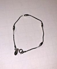 Vintage Avon Marked Silver Tone Bracelet 6-1/2″ w/Silver Tone Beads