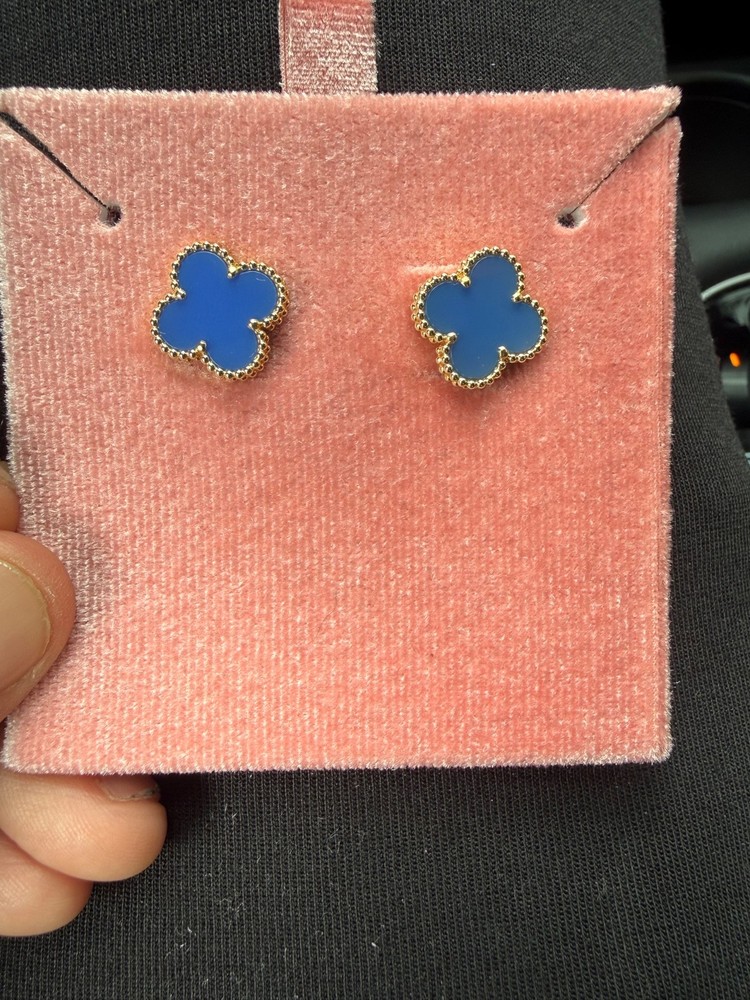 Vancleef and Arpels Earrings Yellow Gold Earrings